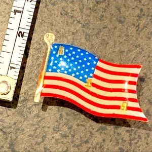 🎁‼️ Light-Up American Flag Pin